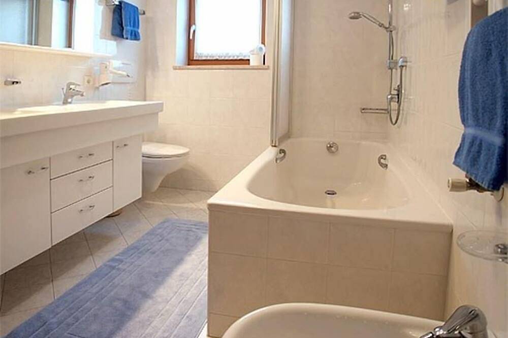 Entire apartment, Large appartment with garden and terrace by Tamanhof in St. Georgen, Bruneck