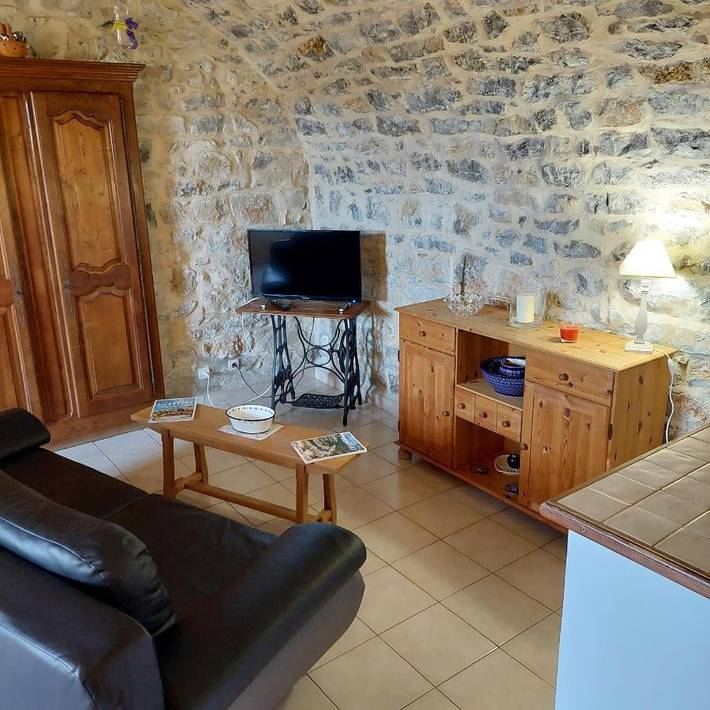 Location de vacances pour 3 personnes, avec Terrasse et Jardin ainsi que Piscine et Vue à Les Vans - 2