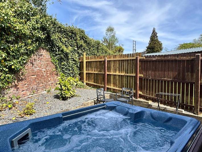Holiday rental for 2 people, with hot tub and terrace, with pets in Newton Stewart