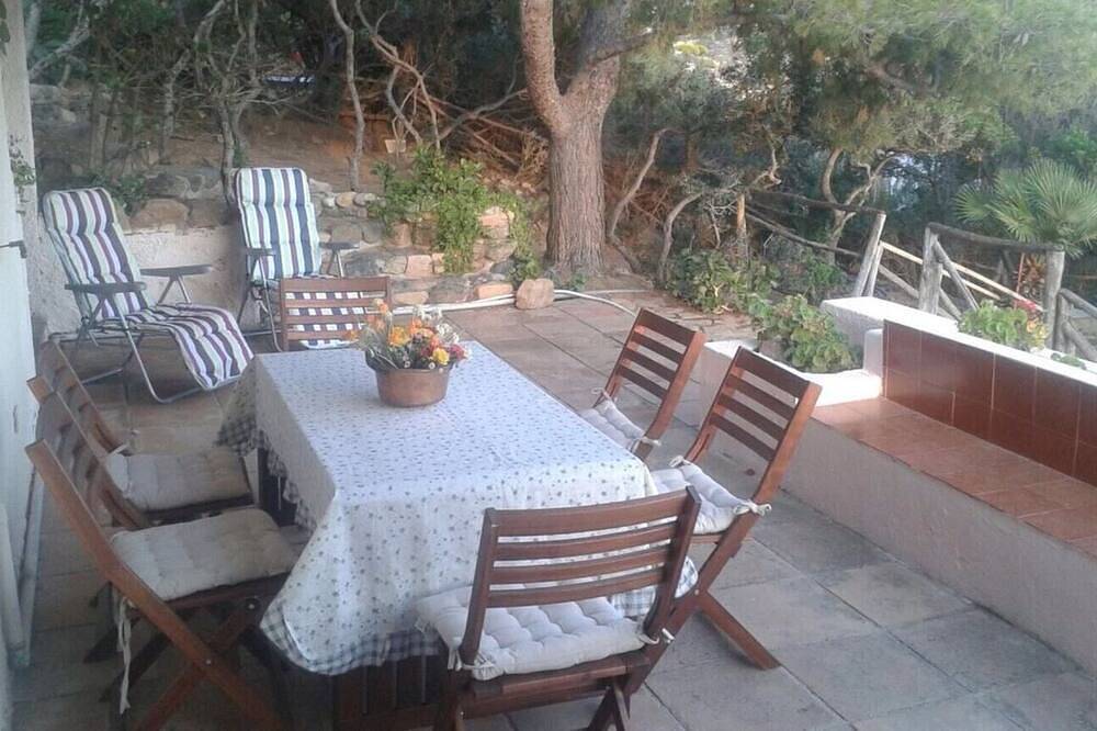 Private villa with sea view in Sardinia in Geremeas, Torre delle Stelle