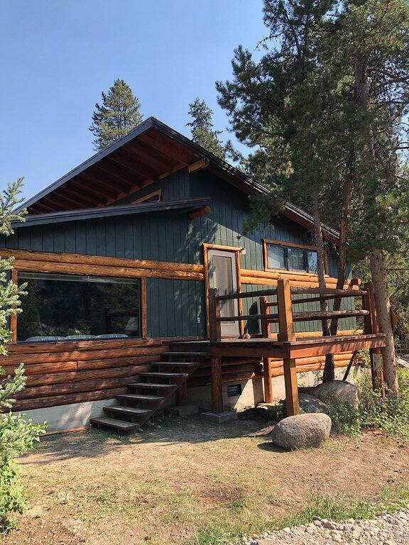 Near Yellowstone, this Cabin will throw you back in time! in Cody (WY), Absaroka Range