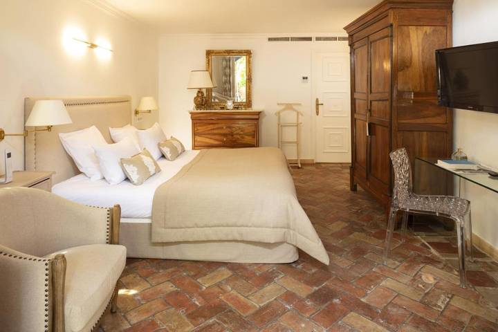 Hôtel pour 2 personnes, avec jardin ainsi que piscine et vue à Château-Arnoux-Saint-Auban - 3