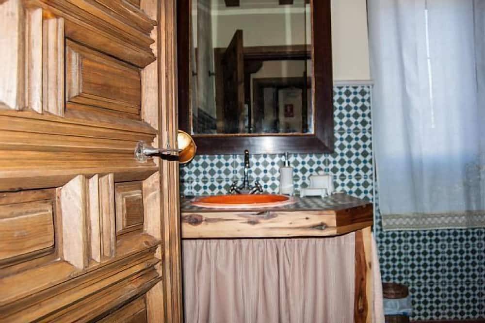 Casa Rural Fuente del Pinar for 10 people in Valdesimonte, Cantalejo
