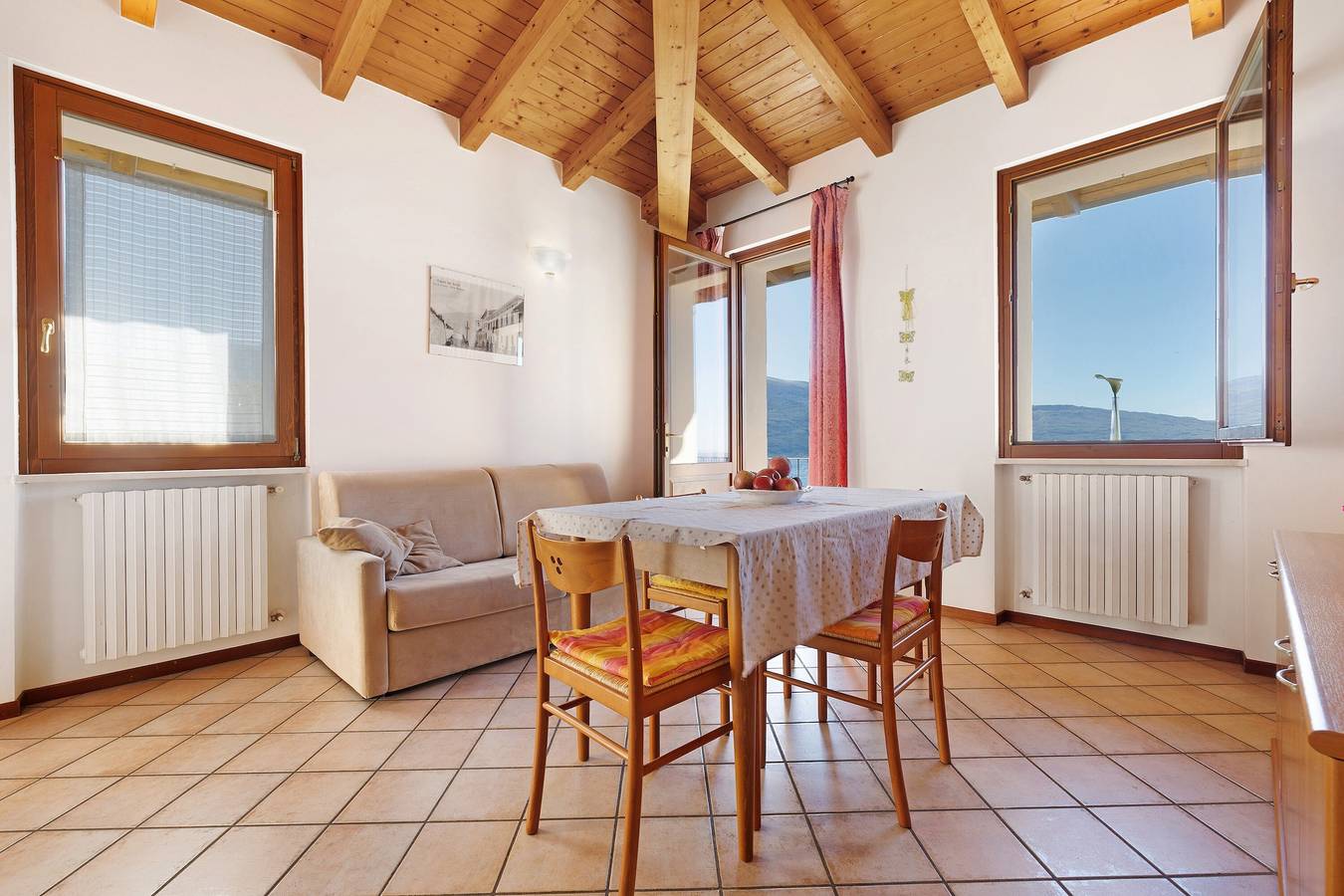 Appartamento intero, Appartamento per vacanze 'Rustico Spagnol 2' con vista lago, piscina e Wi-Fi in Oldesio, Tignale