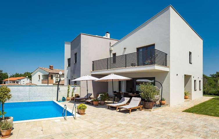 Ferienhaus für 6 Personen, mit Terrasse und Pool in Kosinozici