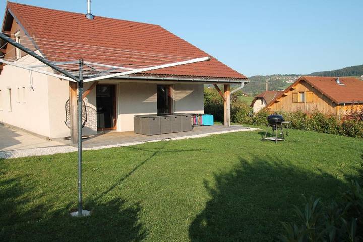 Location de vacances pour 8 personnes, avec jardin à Les Grangettes - 2