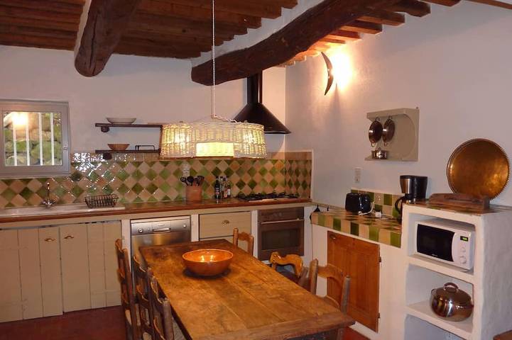 Gîte pour 12 personnes, avec jardin et piscine à Vacqueyras - 2