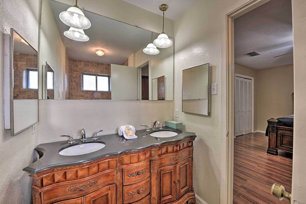 Neu! Missouri City House w / Kamin & eingezäunten Hof in Houston, Fort Bend County