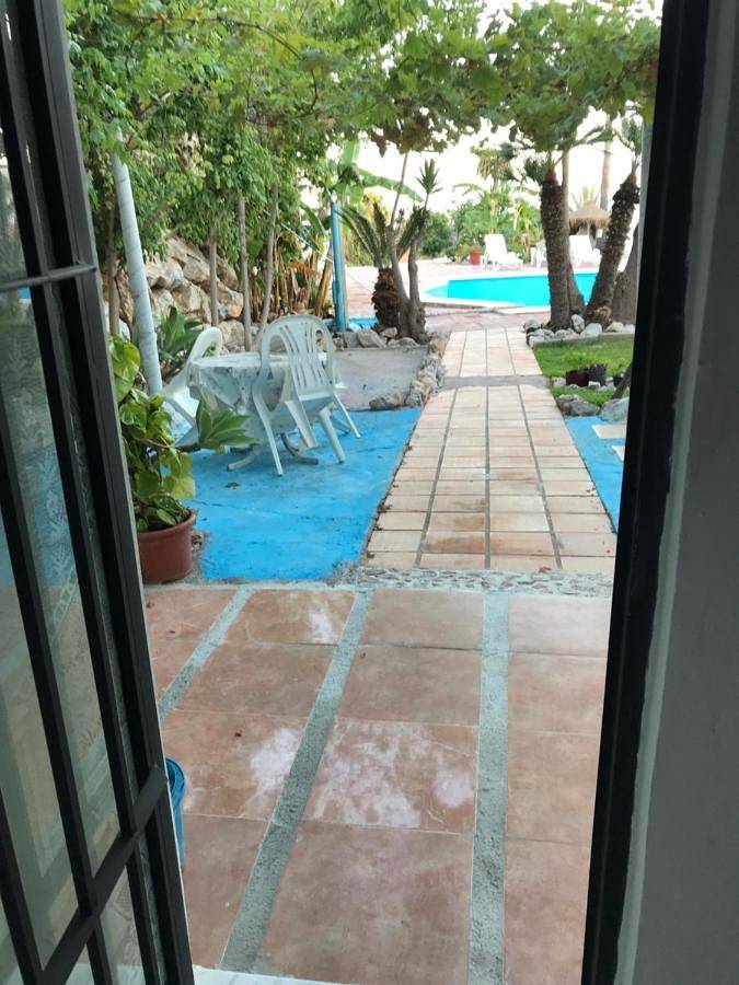 Bungalow para 4 personas, con Terraza además de Jardín y Piscina en Provincia de Granada