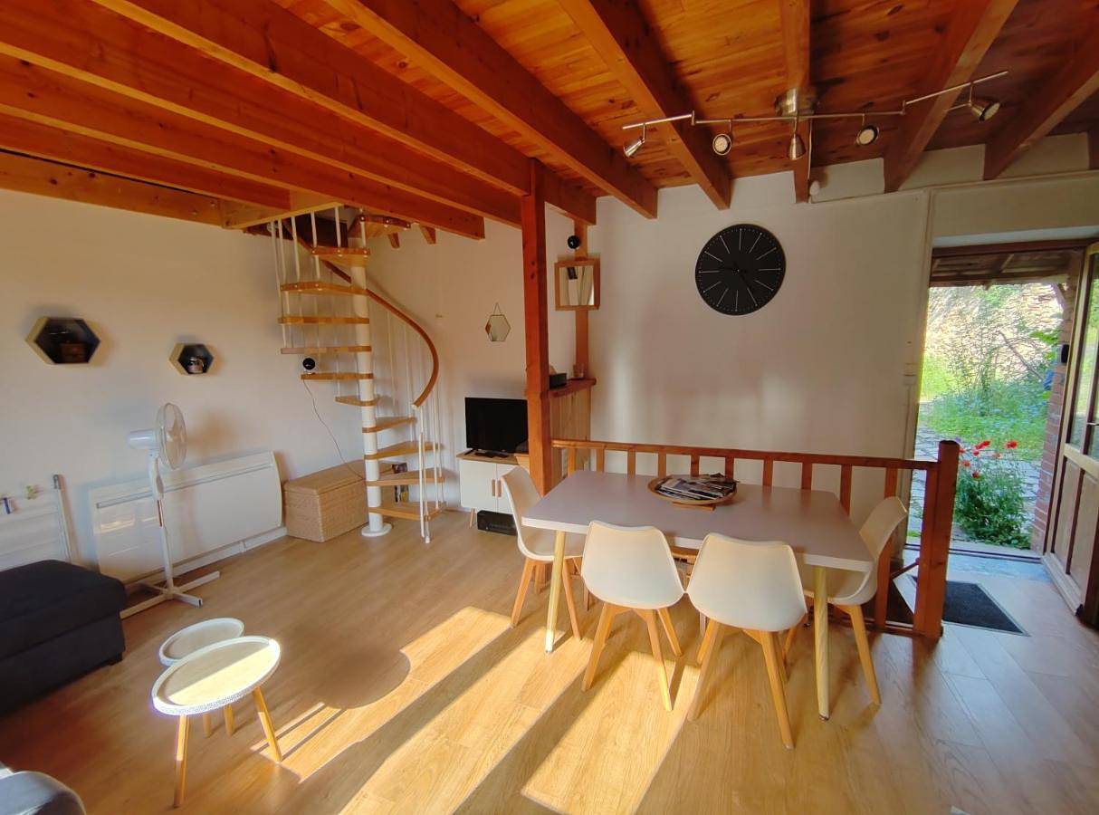 Two-Bedroom House in Villeneuve-d'Allier, Haute-Loire