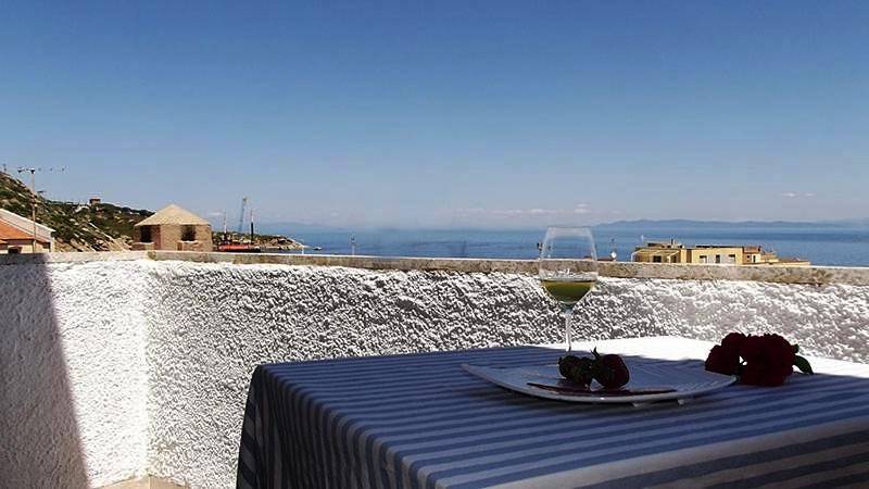 Large Double or Twin Room in Isola del Giglio