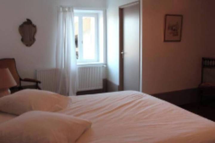 Location de vacances pour 12 personnes, avec jardin et terrasse à Civrieux (Ain) - 2