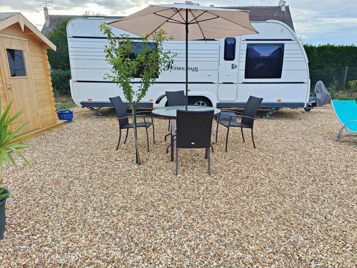 Camping pour 3 personnes, avec piscine ainsi que terrasse et jardin dans Eure-et-Loir - 3