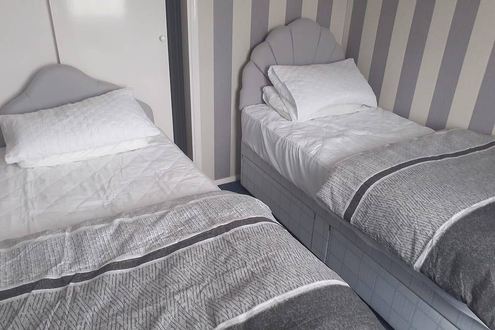 Holiday Chalet In Hemsby on Sundowner Holiday Park - No Pets in Hemsby, Great Yarmouth
