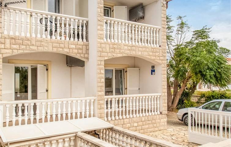 Ferienwohnung für 3 Personen, mit Terrasse in Nin