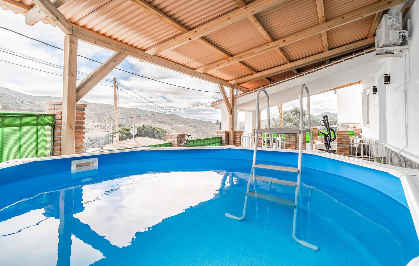 Gemütliches Apartment mit Pool, AC & WiFi in der Nähe des Stadtzentrums von Carratraca in Carratraca, Málaga Provinz