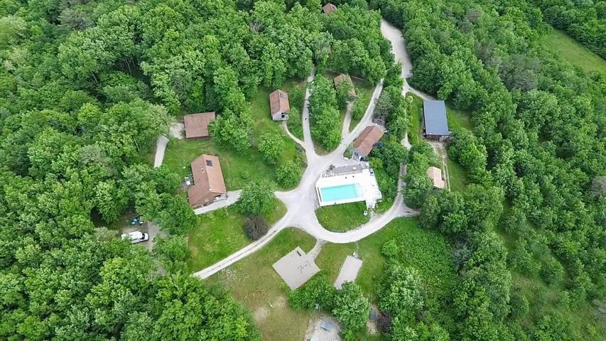 Maison de vacances pour 2 personnes, avec Terrasse et Jardin ainsi que Piscine et Vue à La Chapelle-Aubareil