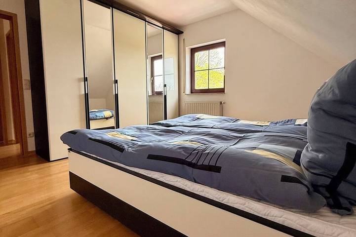 Ganze Wohnung, Lichtdurchflutetes Apartment mit Weitblick & Ruhe in Rudolstadt, Saaleland