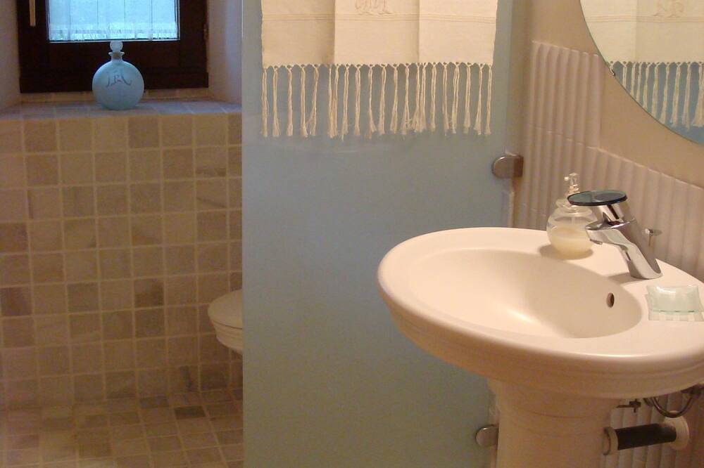 Luxuriously restored farmhouse near Girona in the heart of Catalunya in Sant Gregori, Gironès