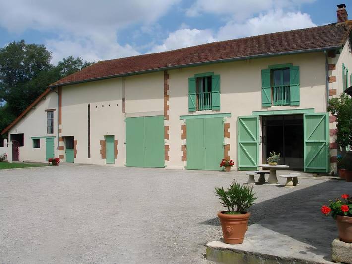 Location de vacances pour 3 personnes, avec piscine et jardin, animaux acceptés à Huriel - 3