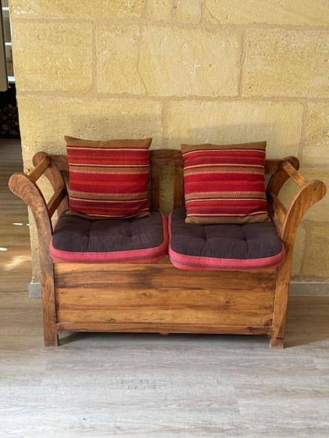 Location de vacances pour 6 personnes, avec jacuzzi et terrasse ainsi que jardin et piscine à Grézillac - 2