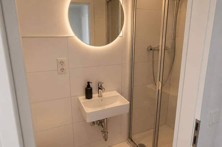 Ganze Wohnung, Modernes Apartment | Bis 5 Personen | Küche & Wlan in Dormagen, Rhein-Kreis Neuss