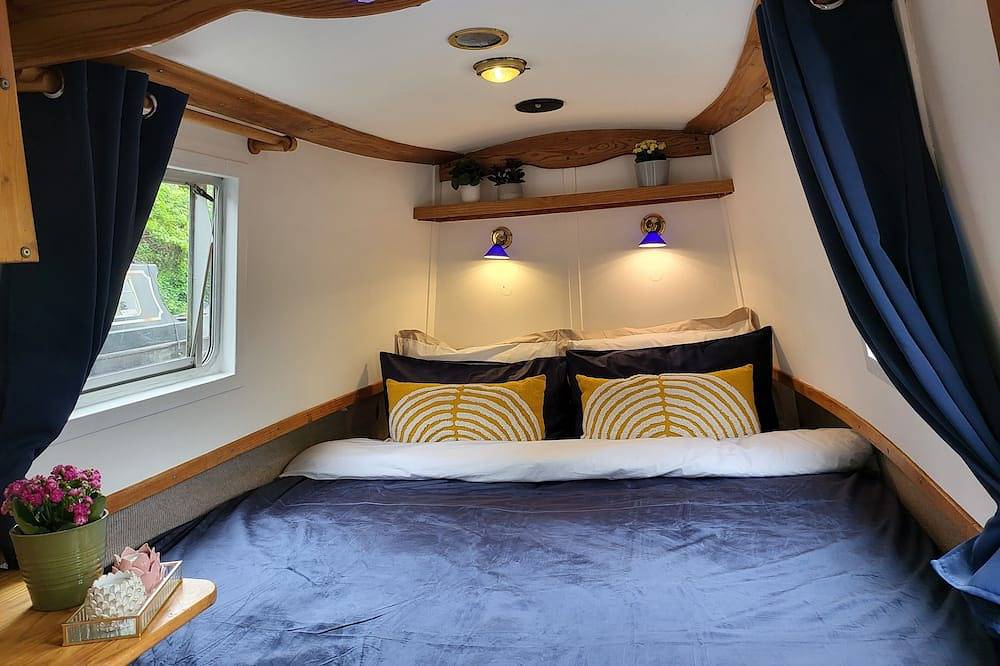 Houseboat for 4 People in London, South East England