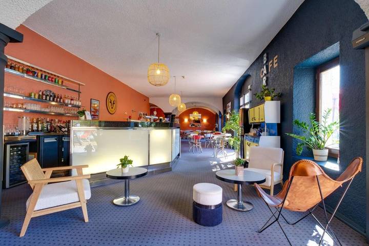 Hôtel pour 4 personnes, avec jacuzzi ainsi que sauna et terrasse, animaux acceptés