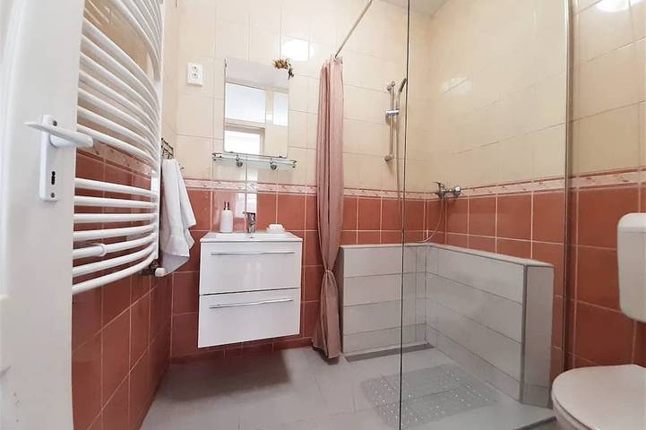 Ganze Wohnung, Harmony of romance and nature for two, in a double bedroom in Mischkolz, Borsod-Abaúj-Zemplén megye