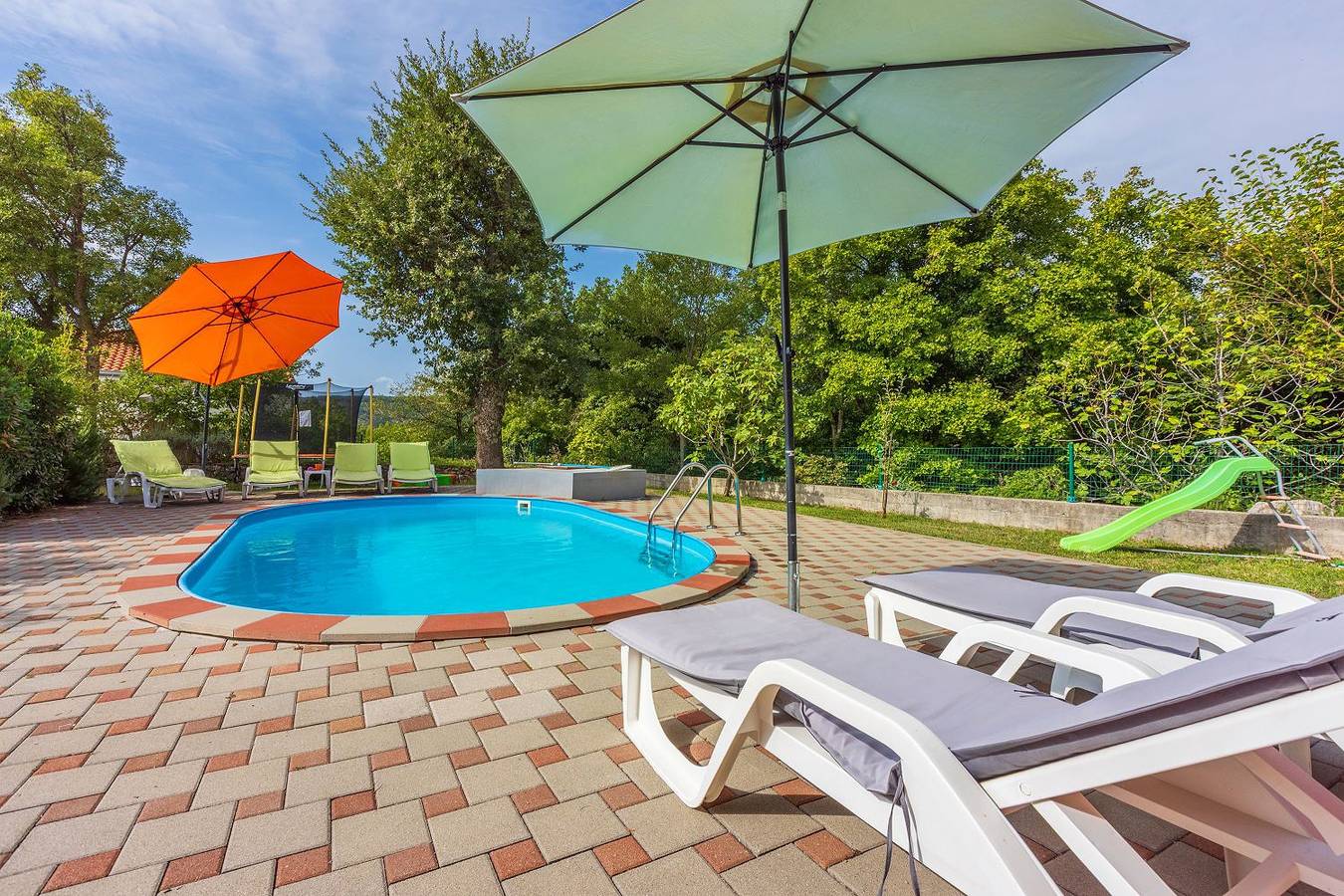 Hundefreundliches Ferienhaus mit Spielplatz, Privatpool, Kicker, Holzkohlegrill in Grizane, Primorje-Gorski Kotar