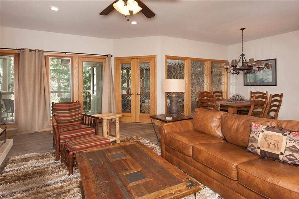 Ganze Wohnung, Ski In / Ski Out | Privater Whirlpool | Schlafmöglichkeiten für 8 | Kostenlose Parkplätze in Arapahoe Basin