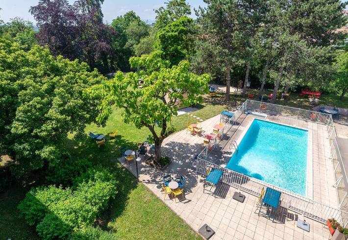 Hôtel pour 3 personnes, avec jardin et piscine, animaux acceptés à Dardilly