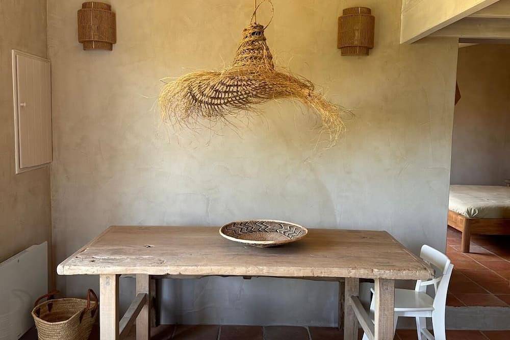 Nice renovated house, In St Sauveur village, large garden, view and light! in L'Île-d'Yeu, Vandea