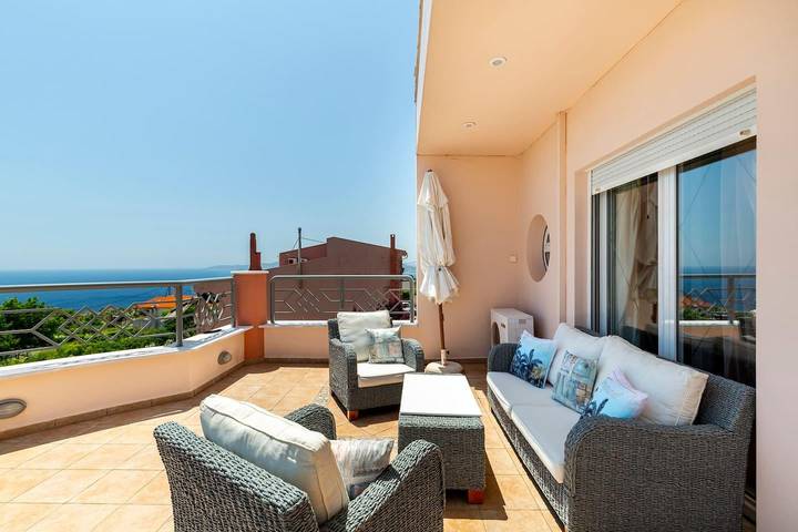 Villa per 9 persone, con Vista oceano e Balcone nonché Idromassaggio e Terrazza ad Eubea