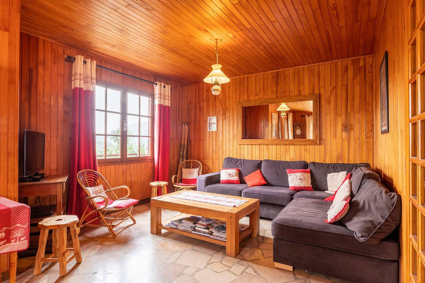 Chalet de charme avec vue magnifique sur château in Menthon-Saint-Bernard, Région d'Annecy