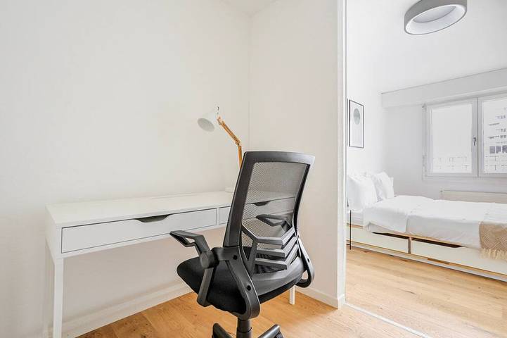 Appartement entier, Blueground | Dur, balcon, près de Lindenhof in Zurich, District de Zurich