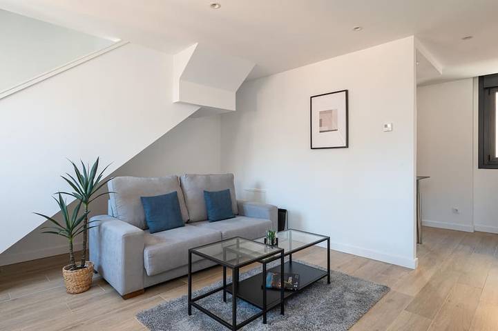 Apartamento entero, Cuatro Caminos - Ático dúplex de 1 Dormitorio in Tetuán (desambiguación), Madrid