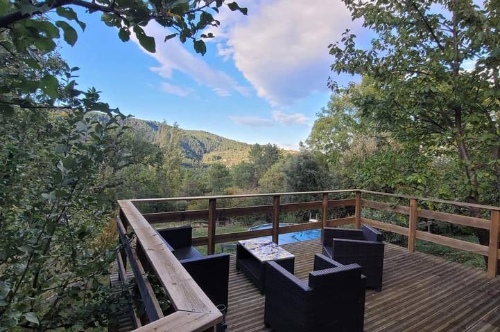 Location de vacances pour 3 personnes, avec jardin et piscine, animaux acceptés à Planzolles