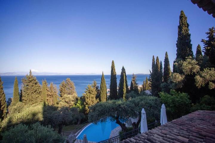 Location de vacances pour 17 personnes, avec piscine ainsi que jardin et vue dans Benitses - 4