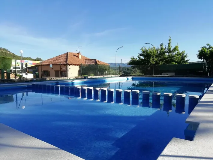Camping pour 4 personnes, avec piscine ainsi que terrasse et vue, animaux acceptés - 1