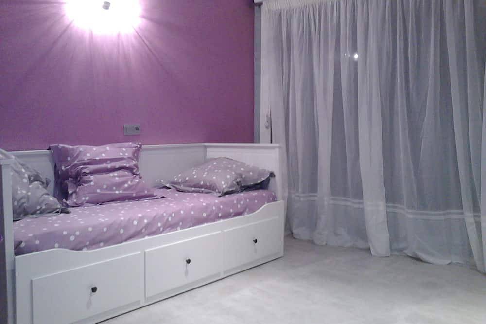 Apartamento entero, Estudio con piscina en Provenza, adaptado para discapacitados. in Violès, Vaucluse