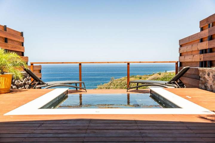 Villa pour 6 personnes, avec piscine ainsi que terrasse et vue