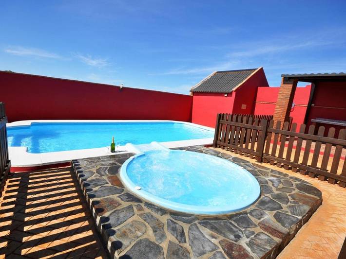 Camping pour 5 personnes, avec jardin et piscine ainsi que terrasse et vue, animaux acceptés à Conil de la Frontera
