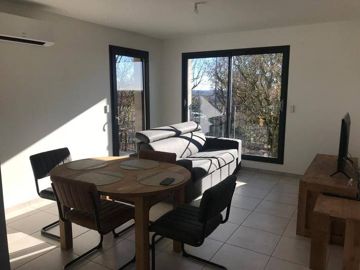 Gîte pour 4 personnes, avec terrasse et vue à Trespoux-Rassiels