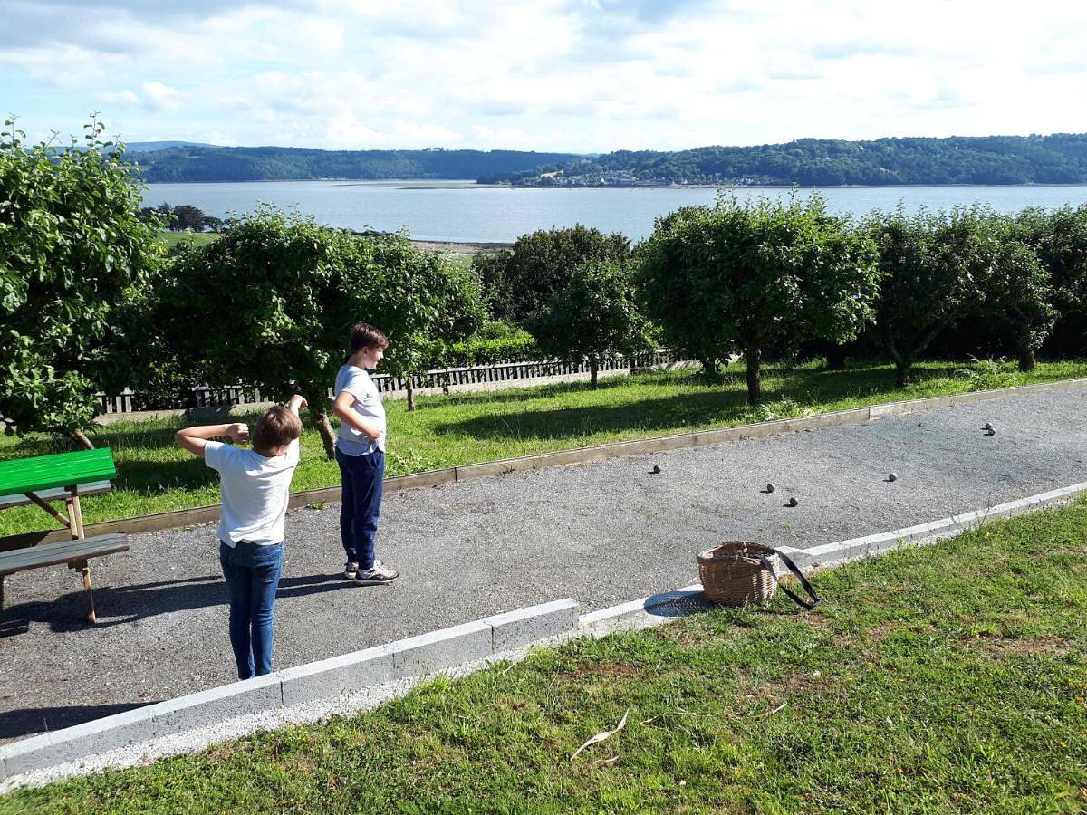 Grande maison familiale,Superbe Vue Mer,Calme,Confort,Spa in Hôpital-Camfrout, Région de Brest