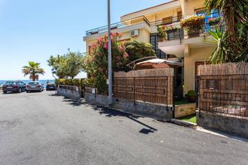 Gîte pour 6 personnes, avec jardin à Aci Castello