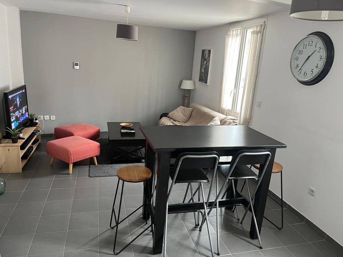 Two-Bedroom House in Cenon, Région de Bordeaux