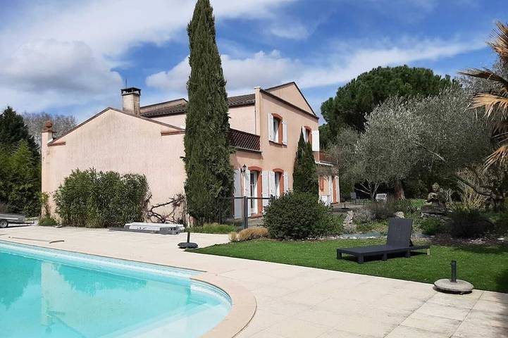 Location de vacances pour 10 personnes, avec jardin, animaux acceptés à Pin-Balma