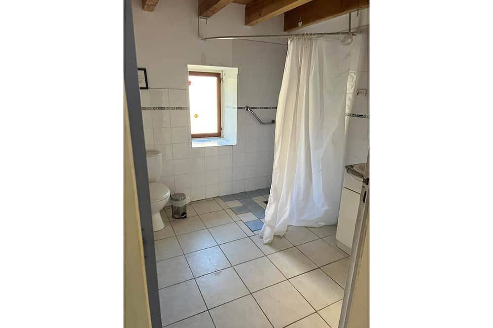 Gite Grenouille, Single-storey house in a quiet location in Avène, Lodève region