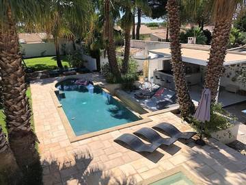 Location de vacances pour 8 personnes, avec piscine ainsi que terrasse et jardin à Florensac